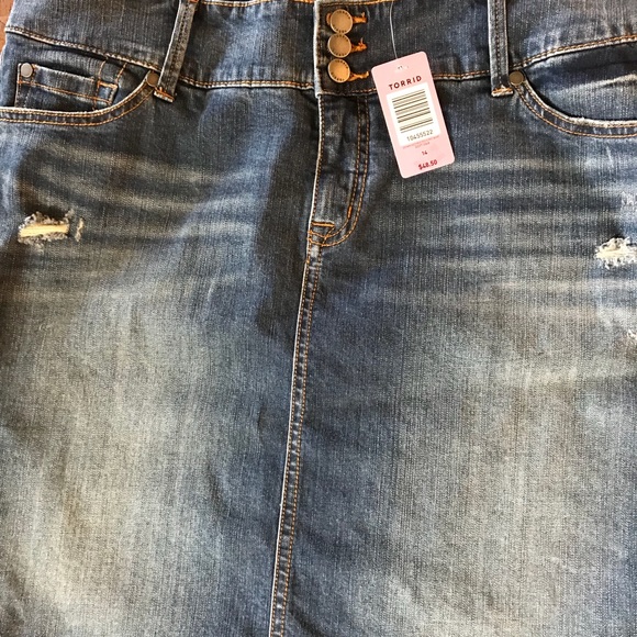 NWT Torrid 14 Denim Pencil Skit - Picture 2 of 5